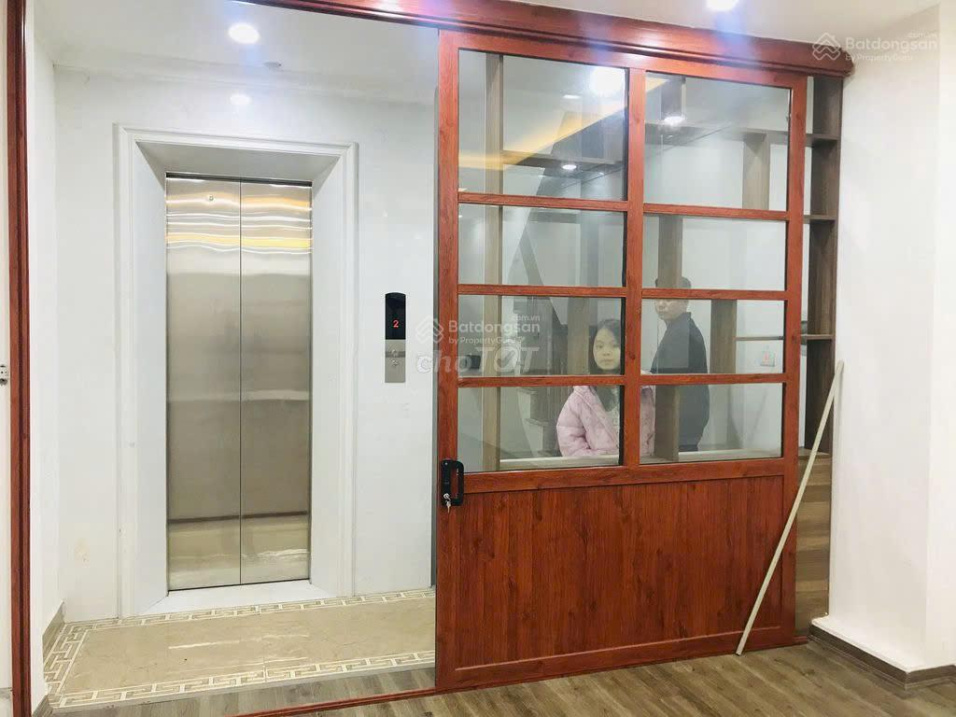 6-Floor House with Elevator, 45m², Parking