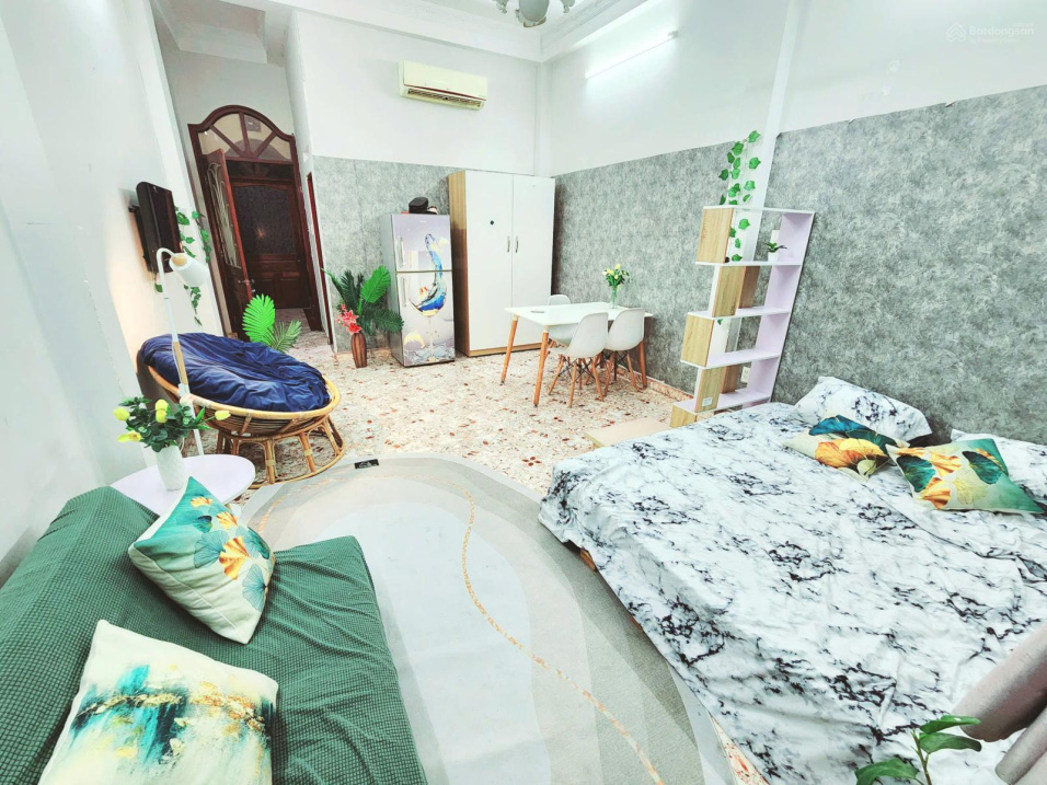 Modern 40m² Studio with Balcony in District 3