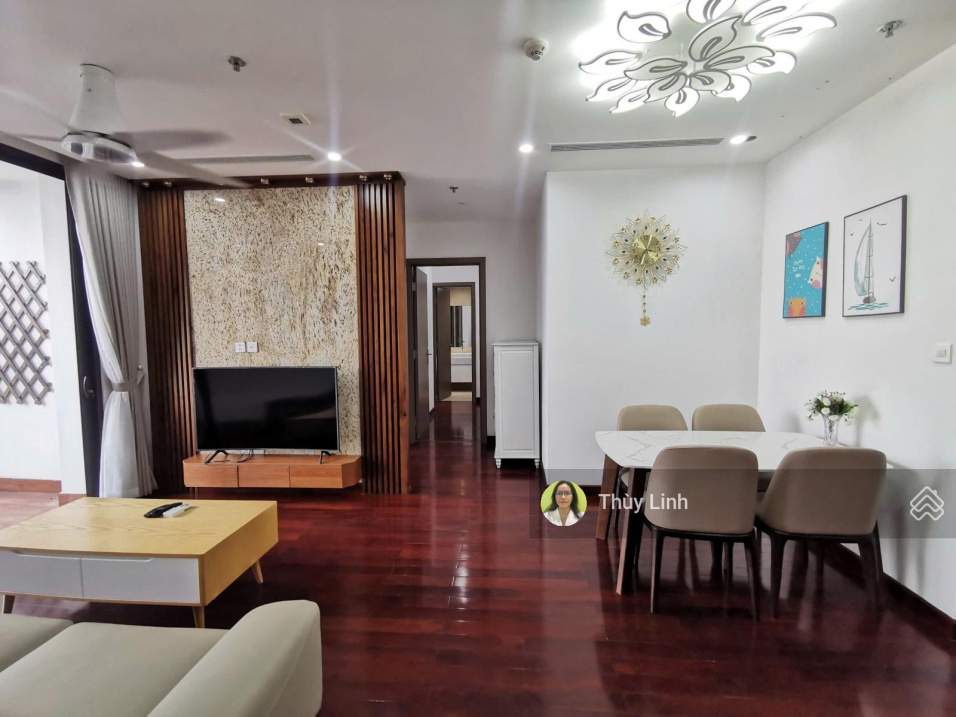 Furnished Skylake Apartment with Modern Interior