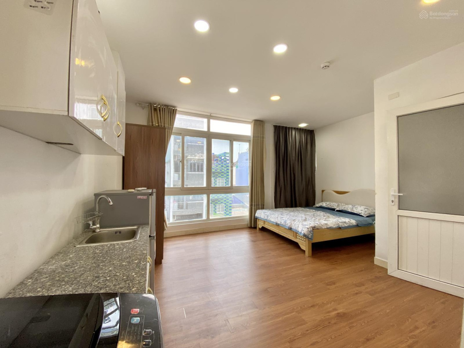 Modern Studio Apartment with Full Amenities