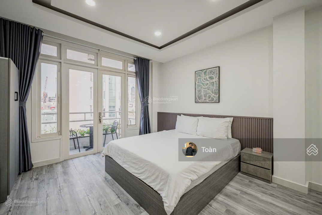 Modern Studio Apartment with Balcony in District 1