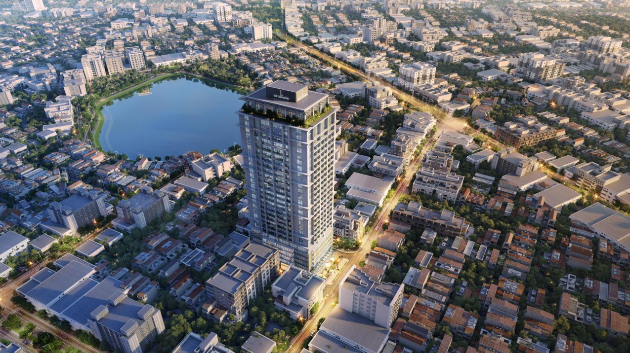Modern 3-Bedroom Apartment with Lake View