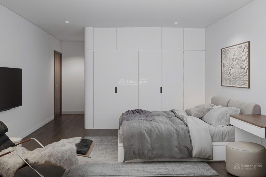 Modern 2-Bedroom Apartment with Green Stars View