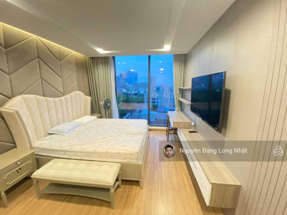 Modern 3-Bedroom Apartment with City Views