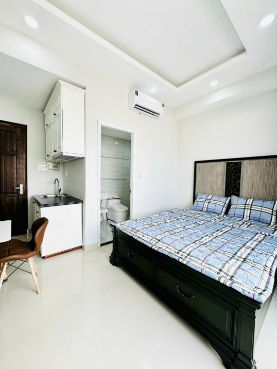 Modern Studio with Balcony and Full Amenities