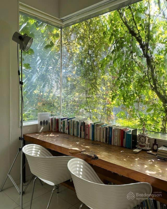 Modern 30m² Studio with Scenic Window Views