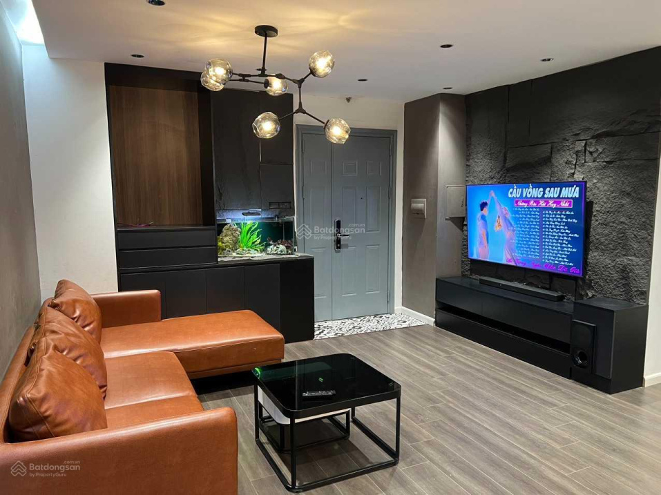 Modern 2-Bedroom Apartment with East-Facing Balcony