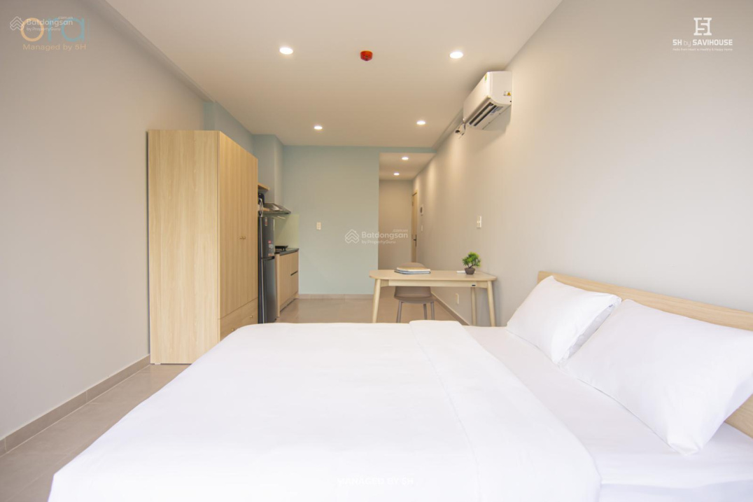 Modern Studio Apartment with Kitchen Near Mall