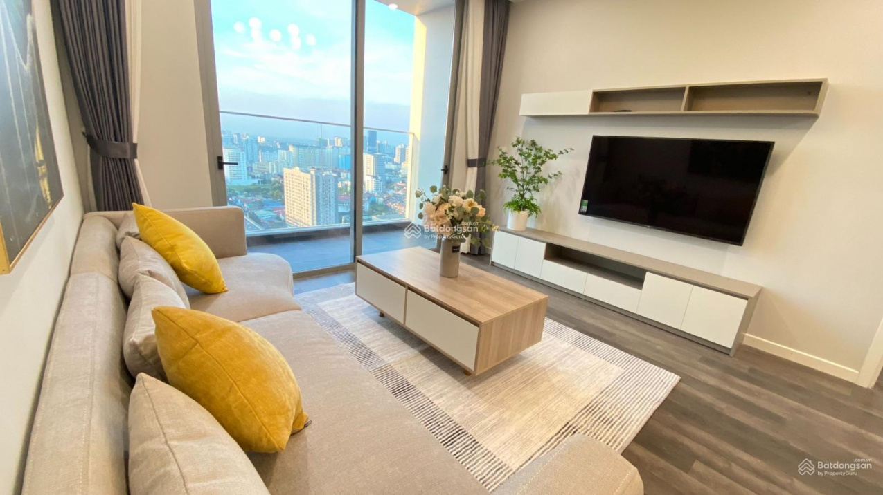 Modern 2BR Apartment with City Views