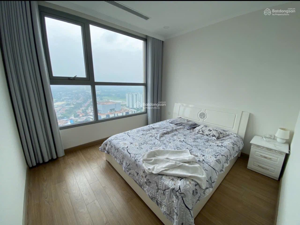 Spacious 3-Bed Corner Apartment with Full Furnishing