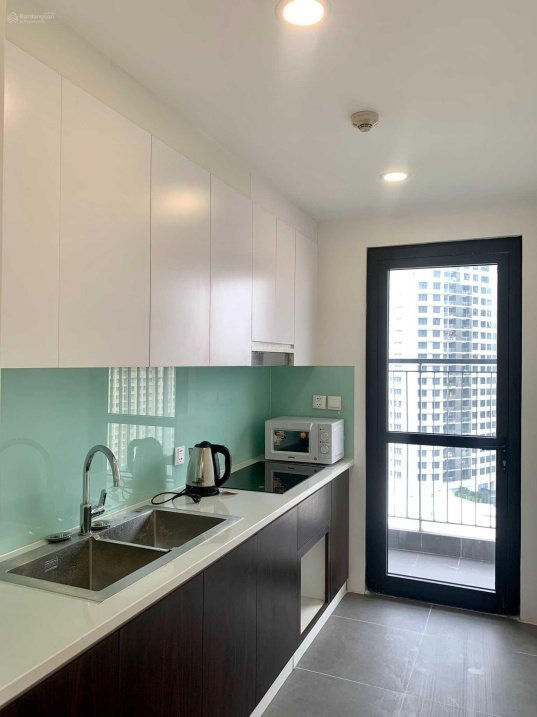 Modern 2-3 Bedroom Apartment with City Views