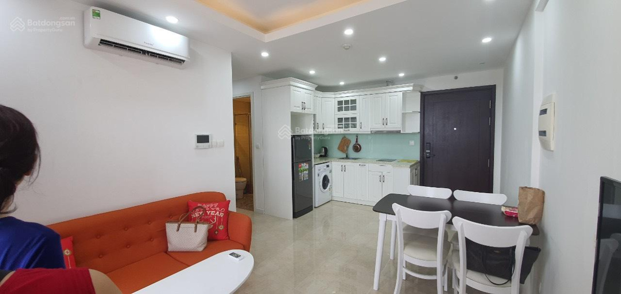 Modern 1.5 Bedroom Apartment with City Views