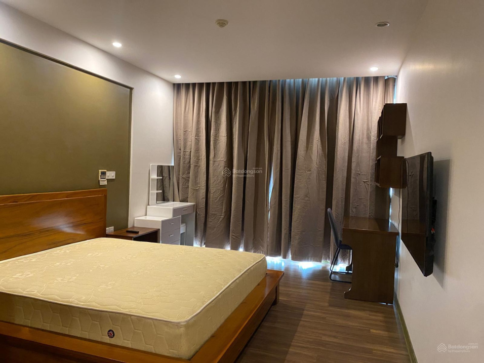 Large 5-Bedroom Luxury Apartment with Full Amenities