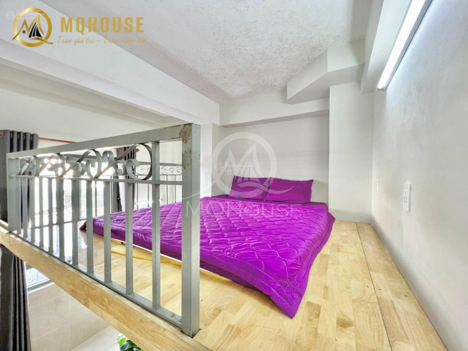 Loft-style apartment with high mezzanine near multiple districts