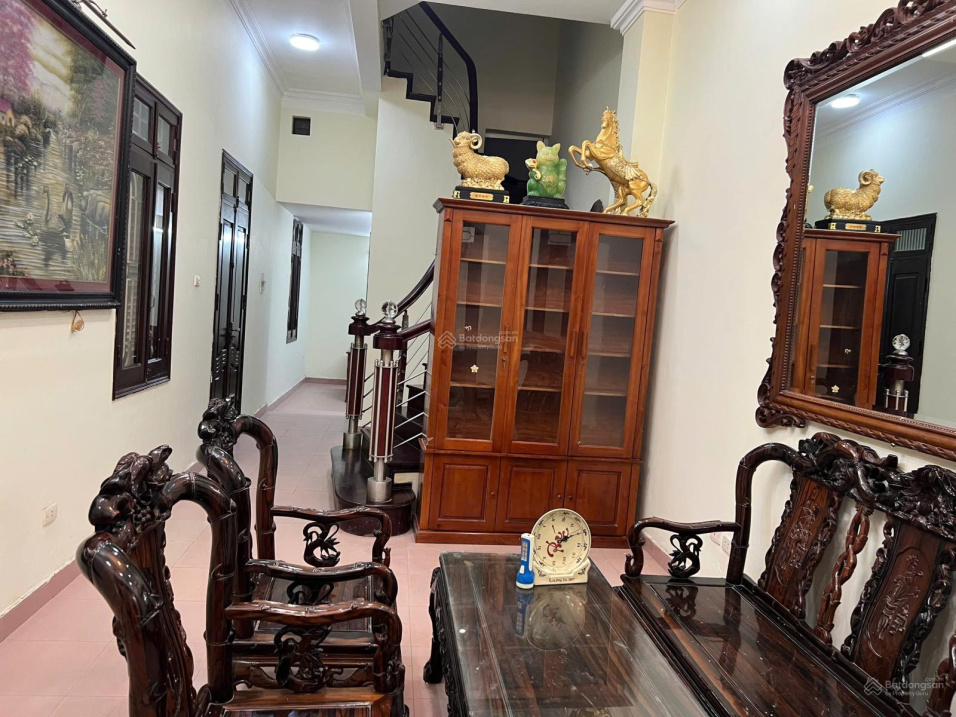 Spacious 5-Bedroom House with Multiple Amenities