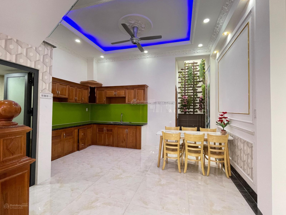 Modern 3-Story House with 4 Bedrooms