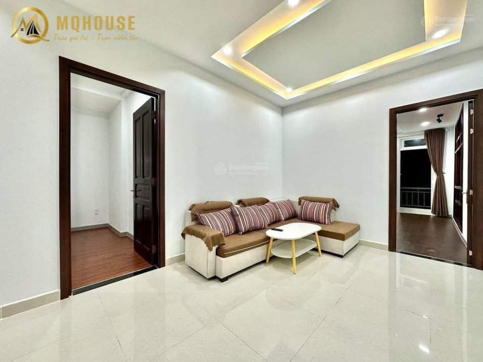 Modern 2 Bedroom Apartment with Private Garden