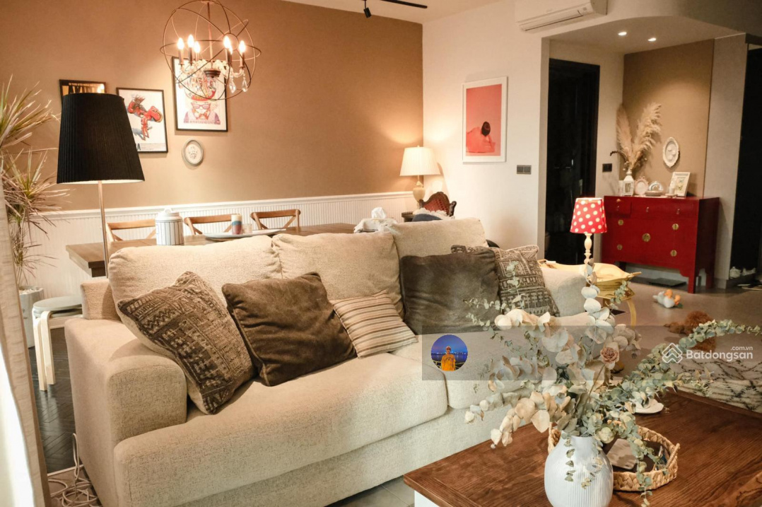 Modern 3-Bedroom Apartment with Designer Interior