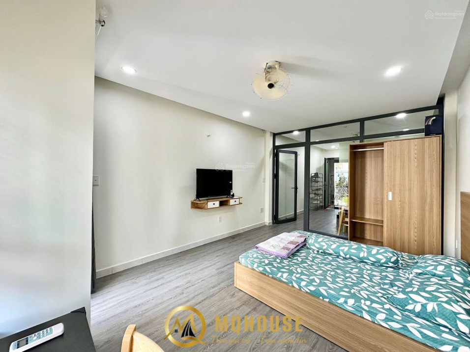 Modern 1-Bedroom Apartment with Stylish Interior