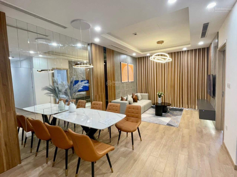 Modern 2-Bedroom Apartment with Natural Light