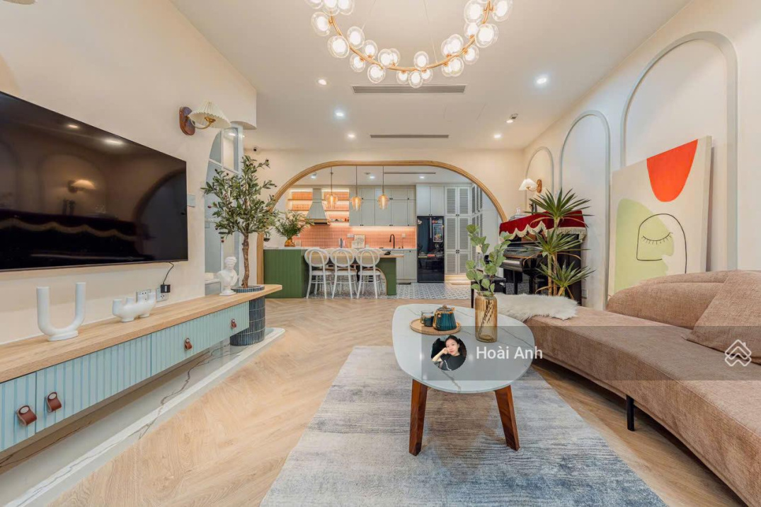 2-Bedroom Apartment in Sunshine City with Modern Design