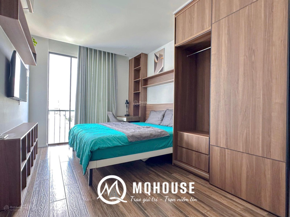 Modern Studio Apartment with Balcony in District 10