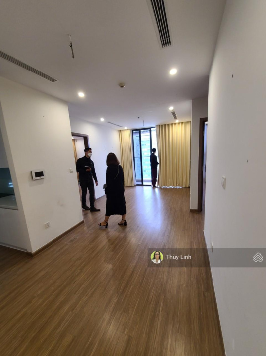 Corner Skylake Vinhomes Apartment with Full Amenities