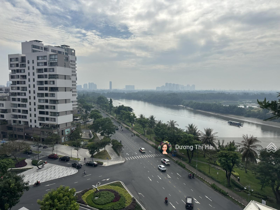Modern 3-Bedroom Apartment with Riverside View