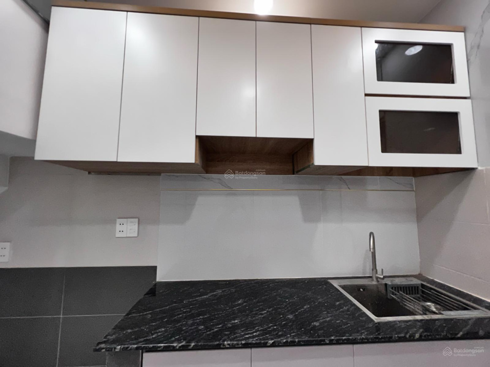 Modern 2-Bedroom Townhouse with New Renovation