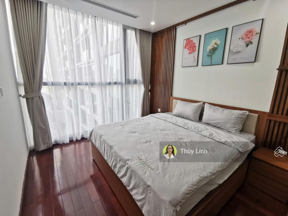 Furnished Skylake Apartment with Modern Interior