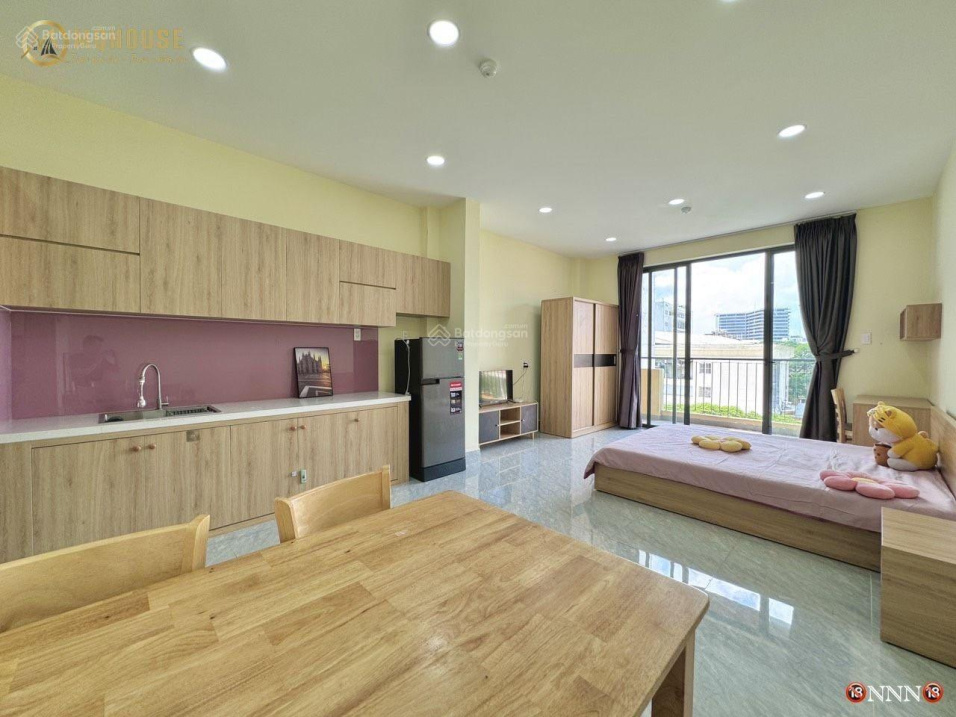 Modern Studio Near Airport with Full Amenities