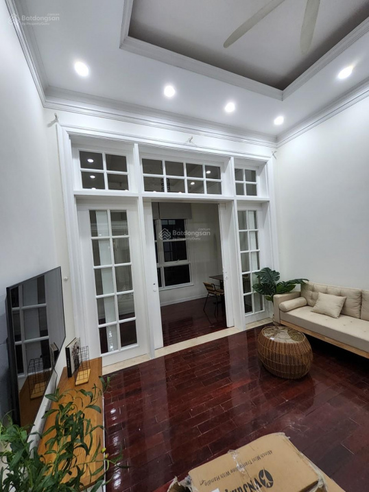 Spacious 2-Bed Manor Apartment with Modern Design