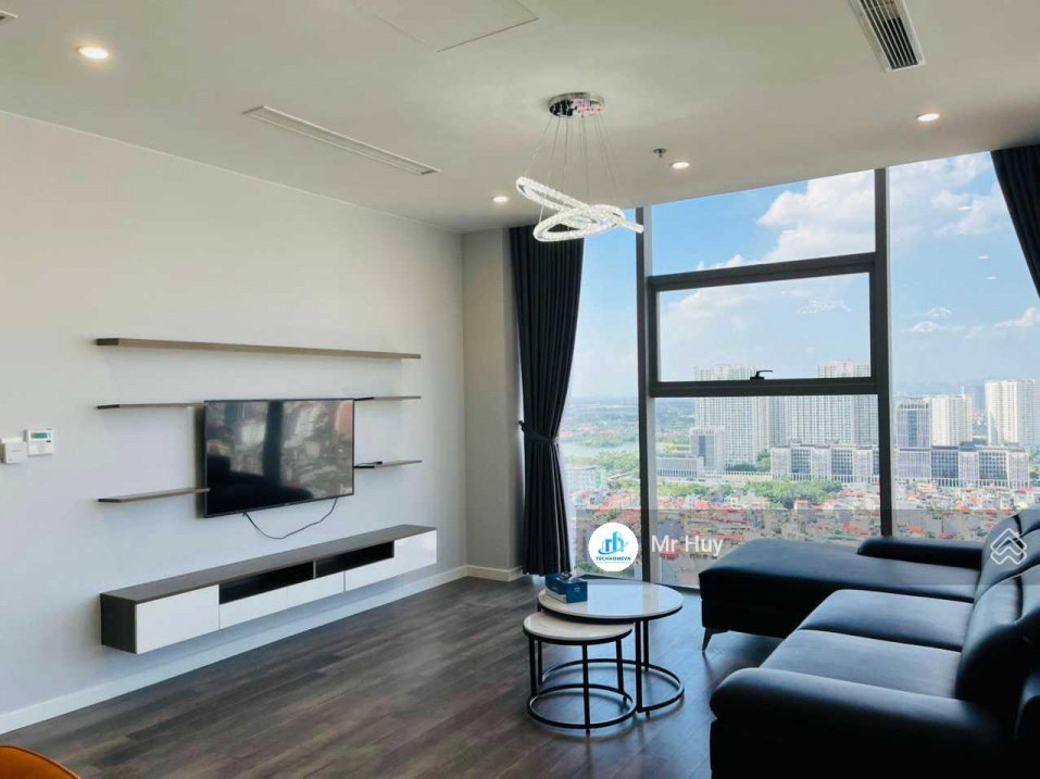 Modern High-Rise Apartment with Stunning City Views
