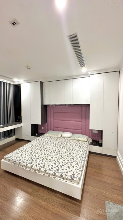 Modern 2-3 Bedroom Apartment with Full Amenities