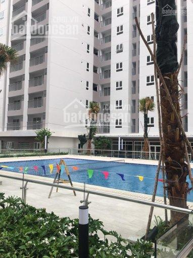 Modern 2-Bedroom Apartment with Pool View