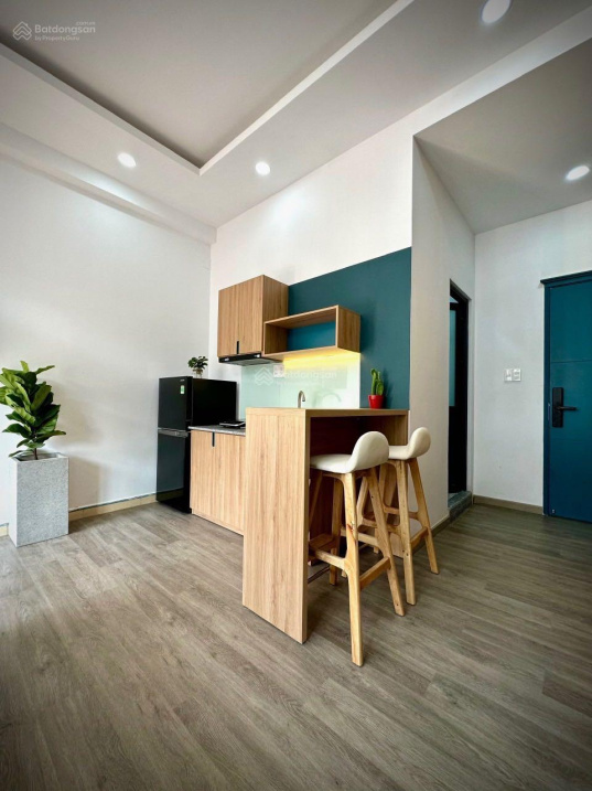 Studio Apartment with Balcony in Q10, Truong Son Street
