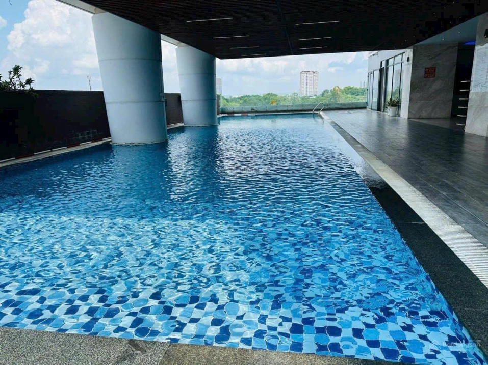 Modern 2-Bed Apartment with Pool in District 11