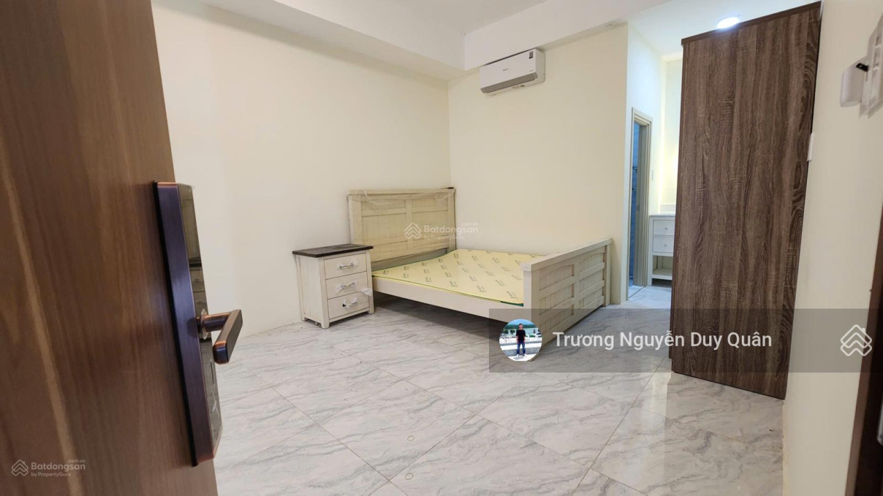 Luxurious 1BR Apartment with Balcony in Van Phuc