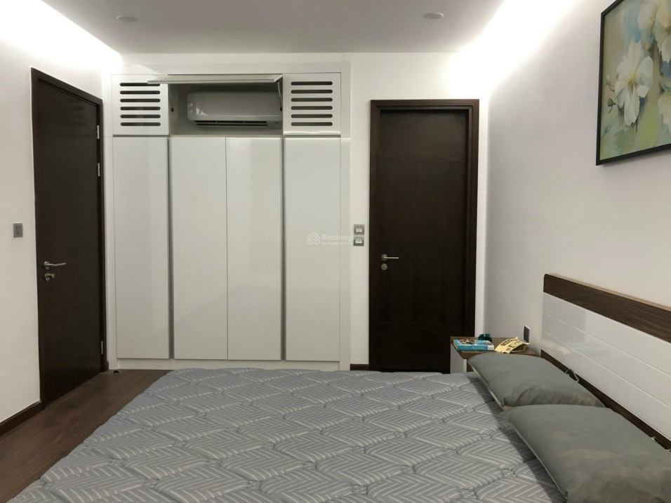 Modern 2-bedroom apartment with lake view in Hanoi