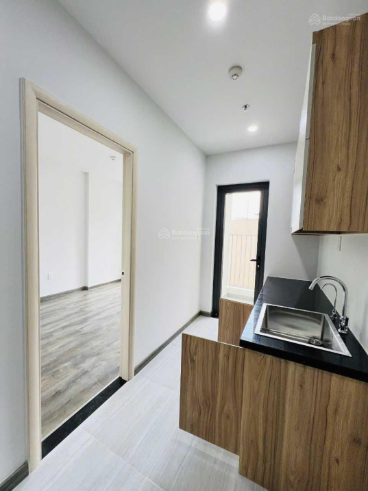 Modern Apartment with Designer Kitchen and Views