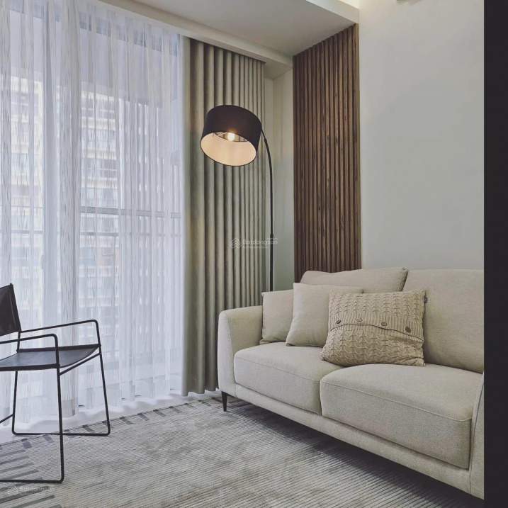 Modern Apartment Near Metro with Designer Interior