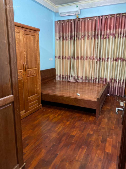 Spacious 4-Floor Townhouse with Multiple Bedrooms