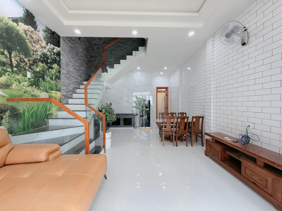 Modern 3-Bedroom House with Full Furnishings