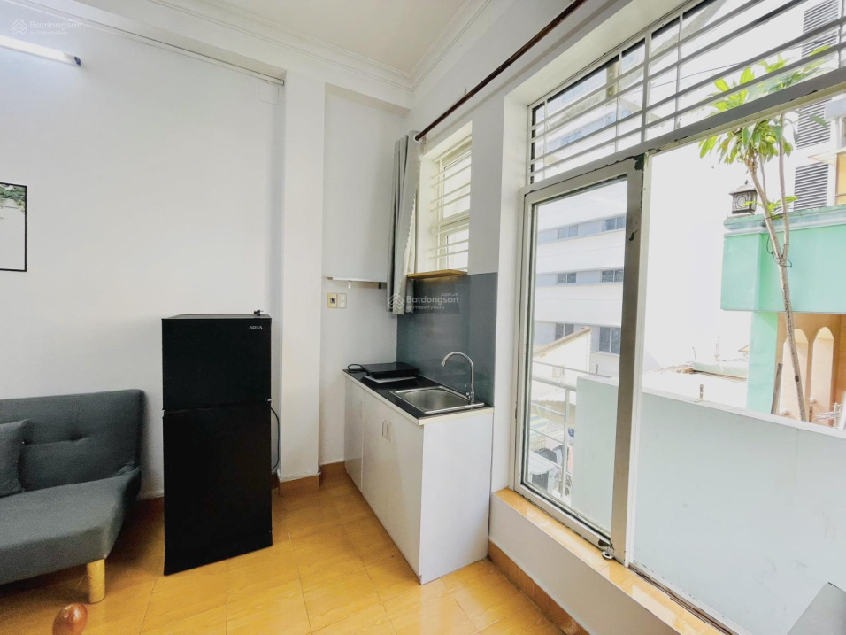 Modern Studio Apartment with Balcony in District 1