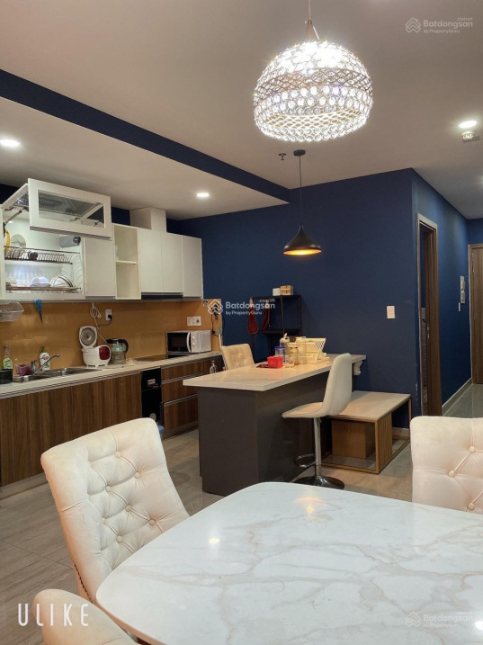 Modern 3-Bedroom Apartment with Designer Interior
