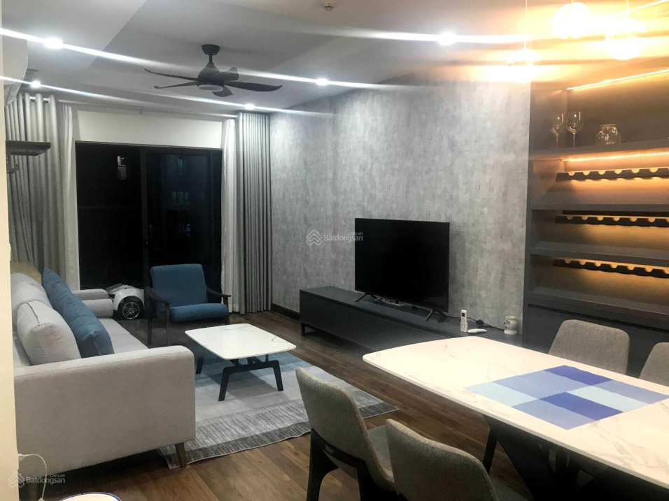 Spacious Goldmark City Apartment with Modern Design