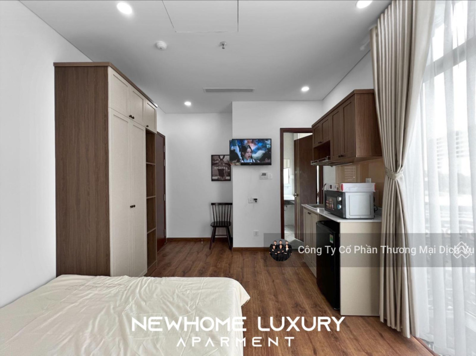 Modern Studio Apartment Near Airport with Balcony