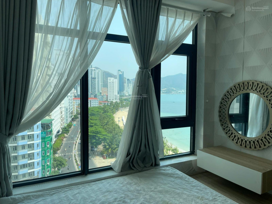 Sea View Corner Apartment in Muong Thanh Building