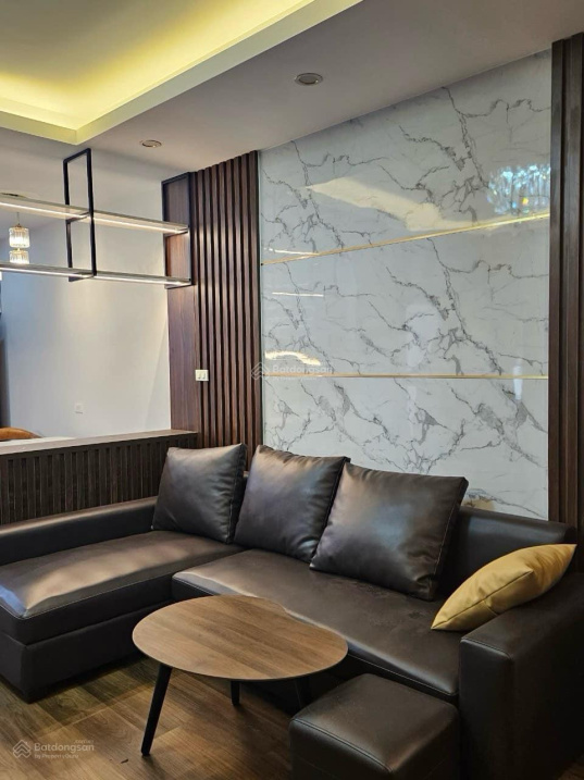 Modern 2-Bedroom Apartment with Designer Interior