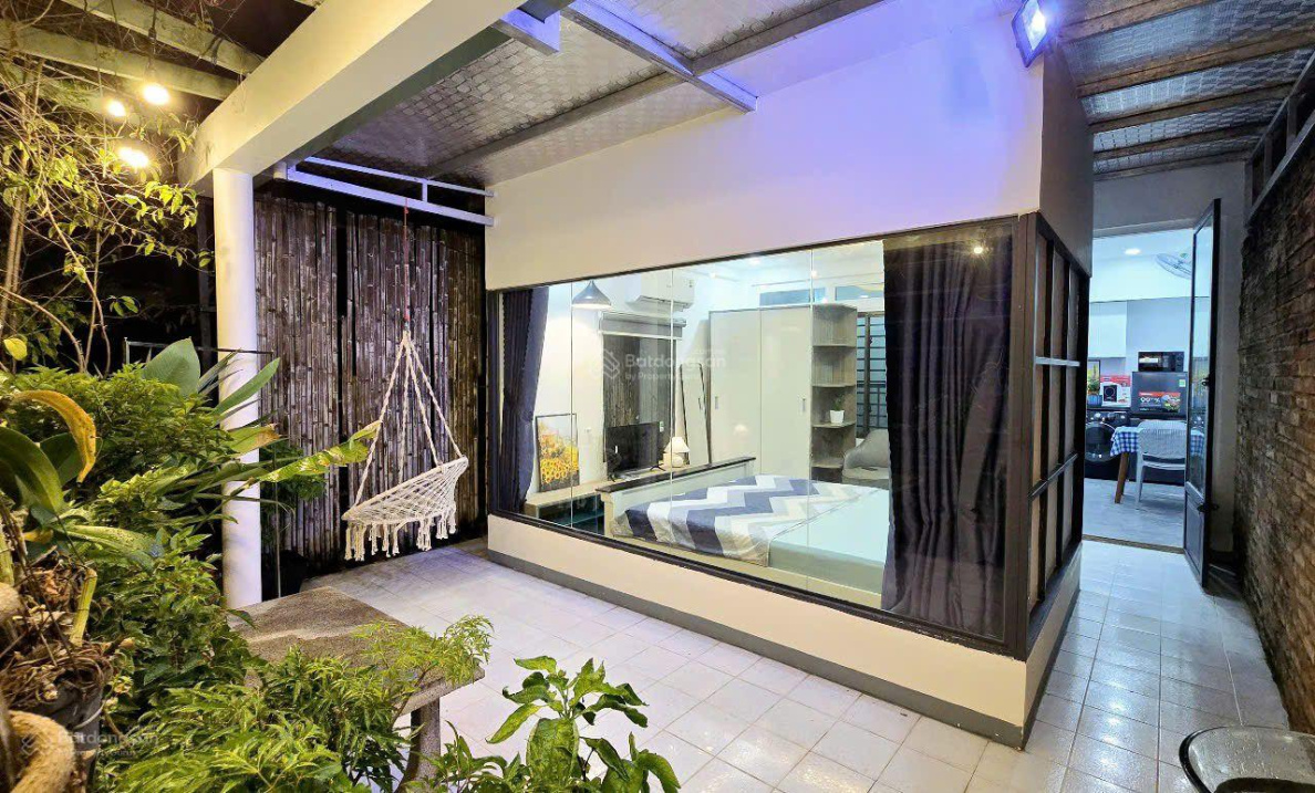 Modern Studio with Garden Balcony in Phu Nhuan